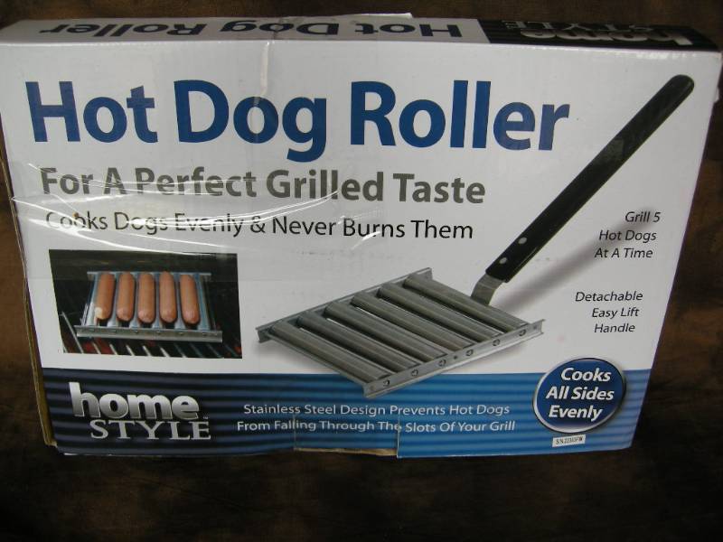 lot 66 image: Hot Dog Roller