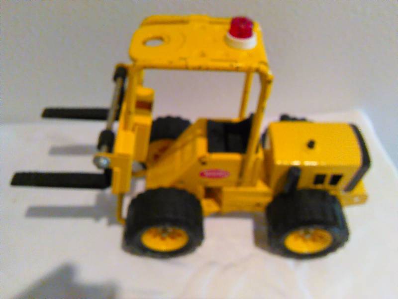 lot 4 image: Tonka forklift