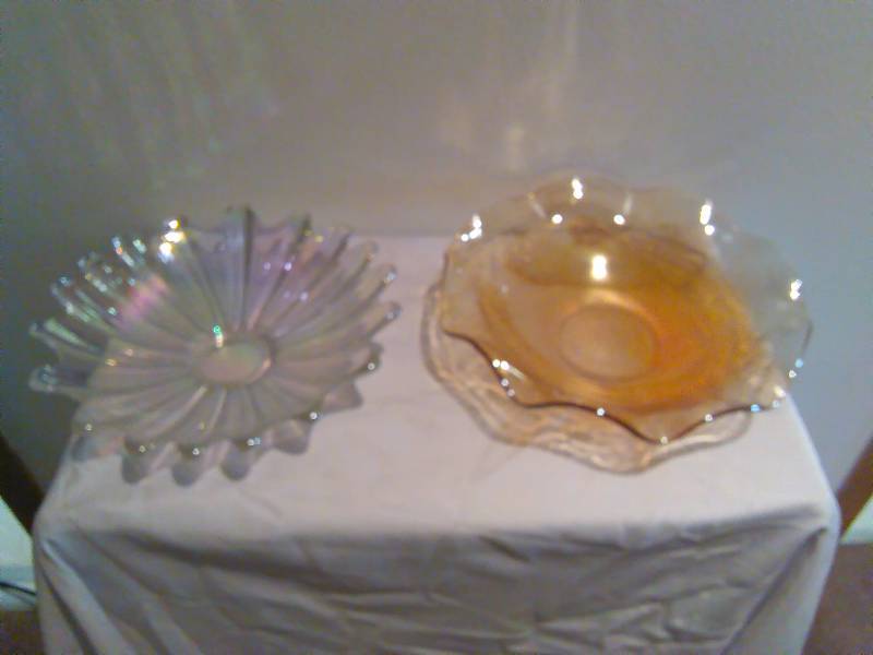lot 12 image: Vintage carnival glass serving bowls