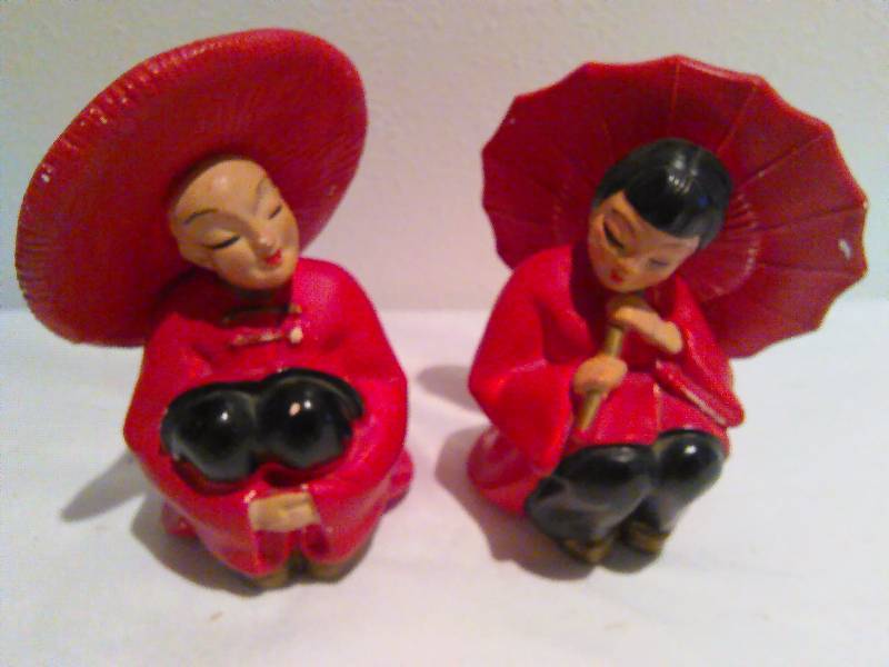 lot 32 image: Vintage Asian Figurines