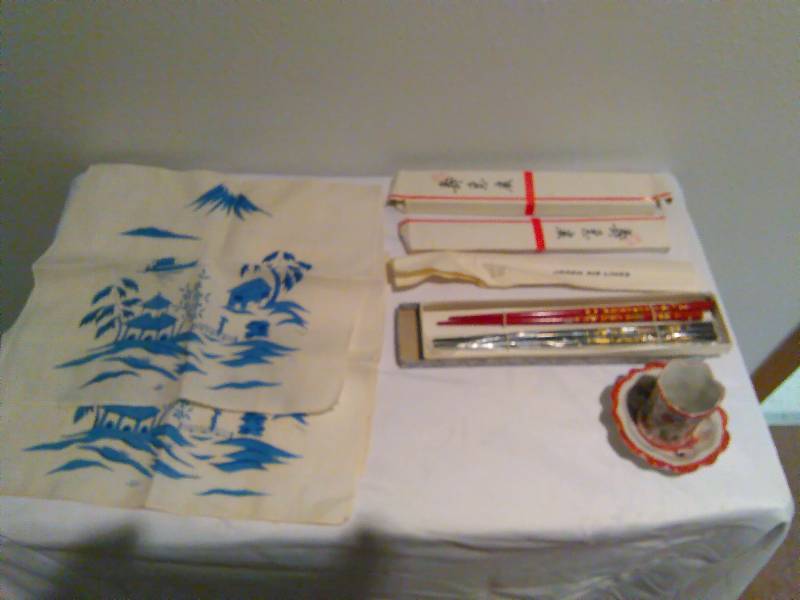 lot 33 image: Vintage Misc. Asian Dcor