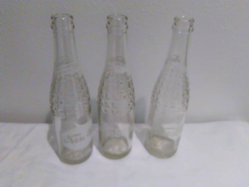 lot 52 image: Nesbitts soda beverage bottle (3)