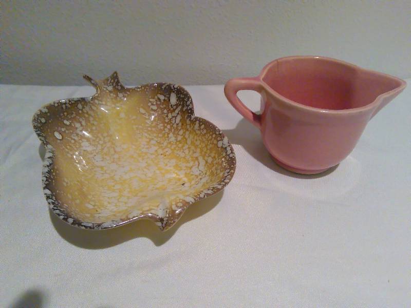 lot 56 image: Vintage tableware, 14537A, ceramic, yellow leaf dish, and pink mug (McCoy)