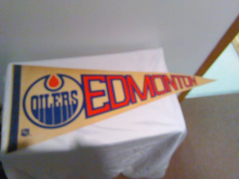 lot 70 image: Pennant, Edmonton Oilers, NHL