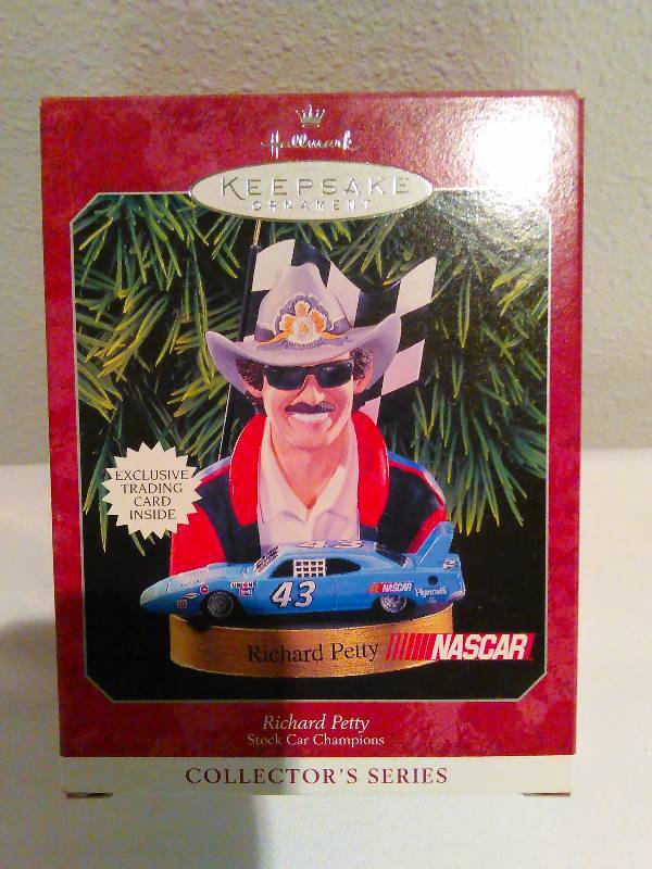 lot 85 image: Hallmark Collectors Ornament, New in Box, Richard Petty, Nascar, 1998