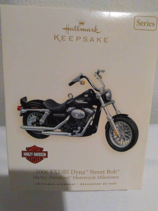 lot 88 image: Hallmark Collectors Ornament, New in Box, Harley Davidson, 2006, FXDBI Dyna Street Bob