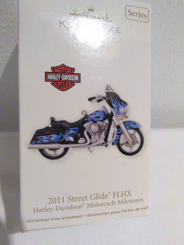 lot 89 image: Hallmark Collectors Ornament, New in Box, Harley Davidson, 201, Street glide, FLHX