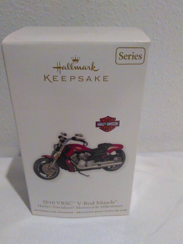 lot 100 image: Hallmark Collectors Ornament, New in Box, 2010 VRSC V-Rod M14537cle, Harley Davidson,