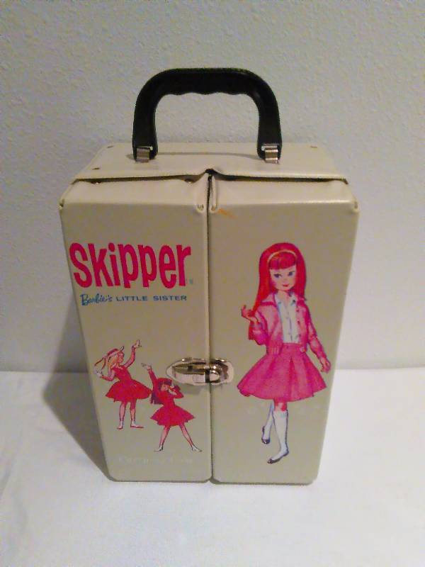 lot 106 image: Skipper, Barbie Case, vintage