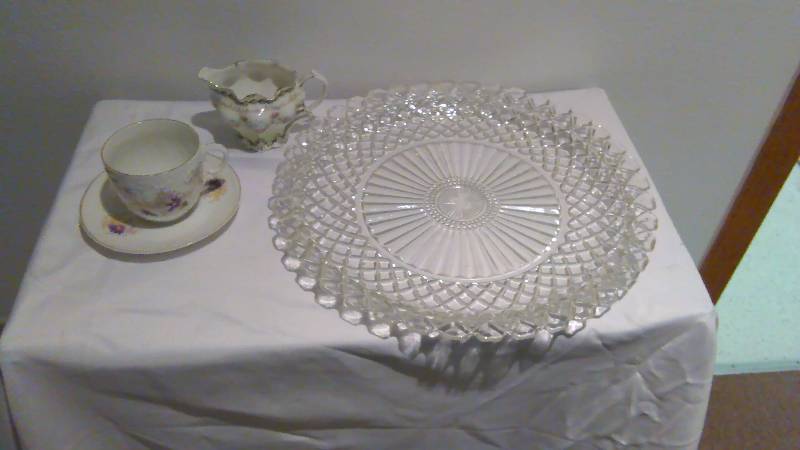 lot 118 image: Bavarian, Prussia, Depression glass platter cup saucer