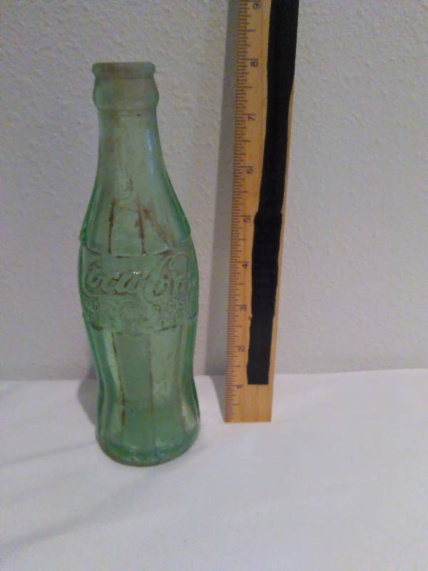 lot 125 image: Vintage Coke collector bottles, Jamestown ND
