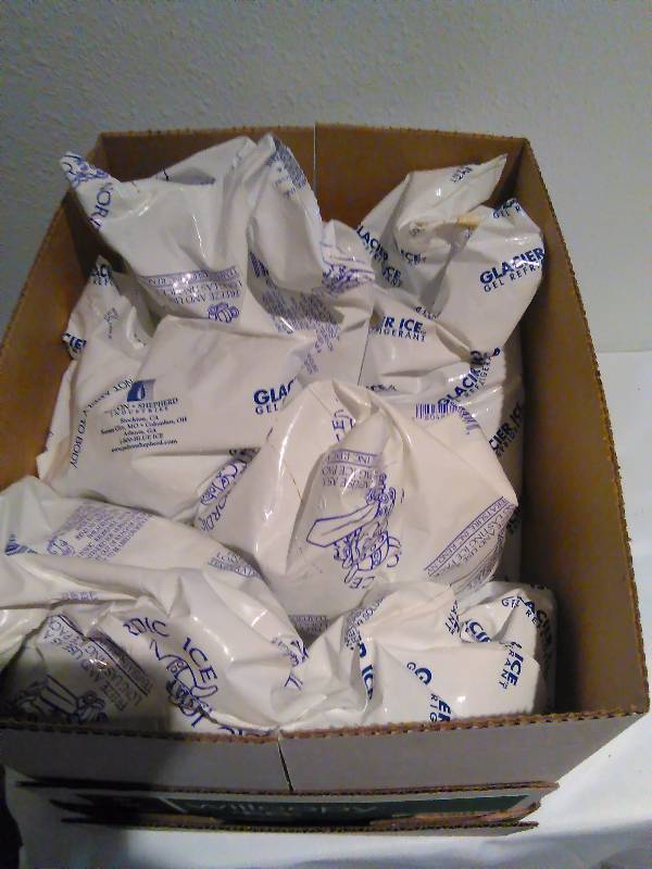 lot 129 image: Lot of 6 large Glacier Nordic Ice Gel refrigerant, reusable cooler cold pack