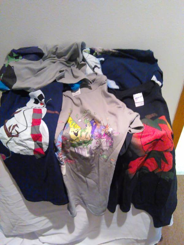 lot 145 image: (12)  Small New Men Ts and Tanks