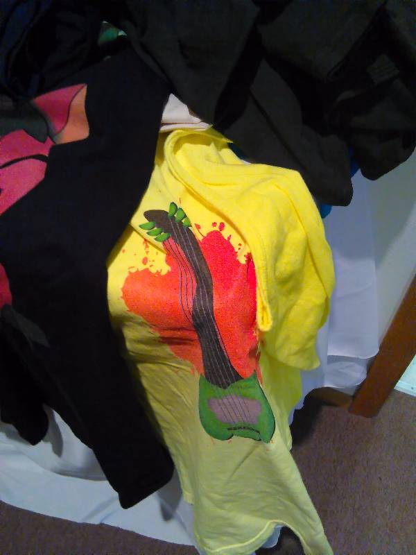 lot 146 image: (14) XL New Men Ts and Tanks