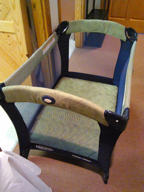 lot 149 image: Graco Pack n Play crib