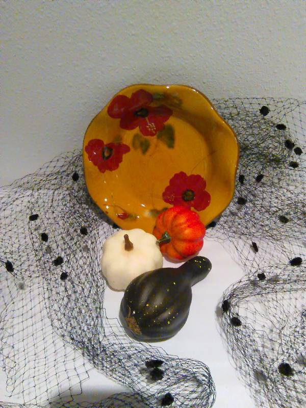 lot 159 image: Ceramic fall dish and pumpkin, guard dcor