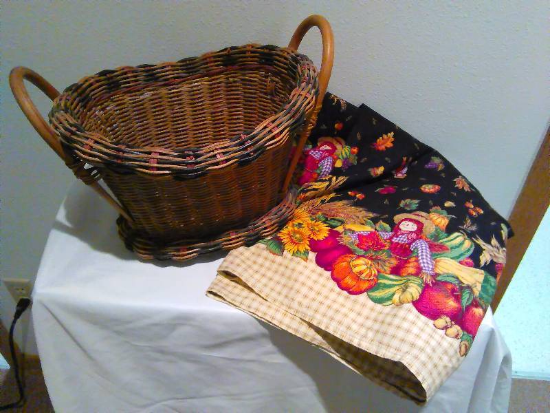 lot 161 image: Fall Tablecloth 58 x 102and Wicker basket