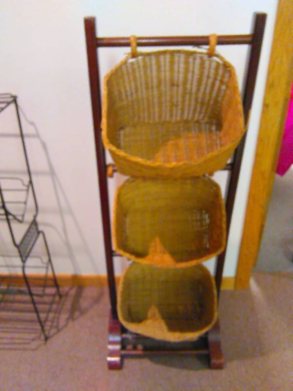 lot 164 image: Wicker Basket Organizer with wood stand