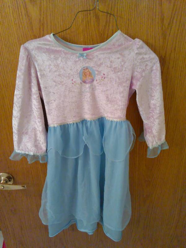 lot 165 image: Barbie Princess costume, Play dress, size med (78)