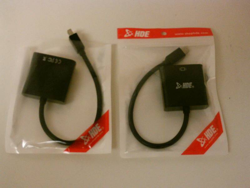 lot 50 image: Mini DisplayPort and Portable Speaker for Smart Phone