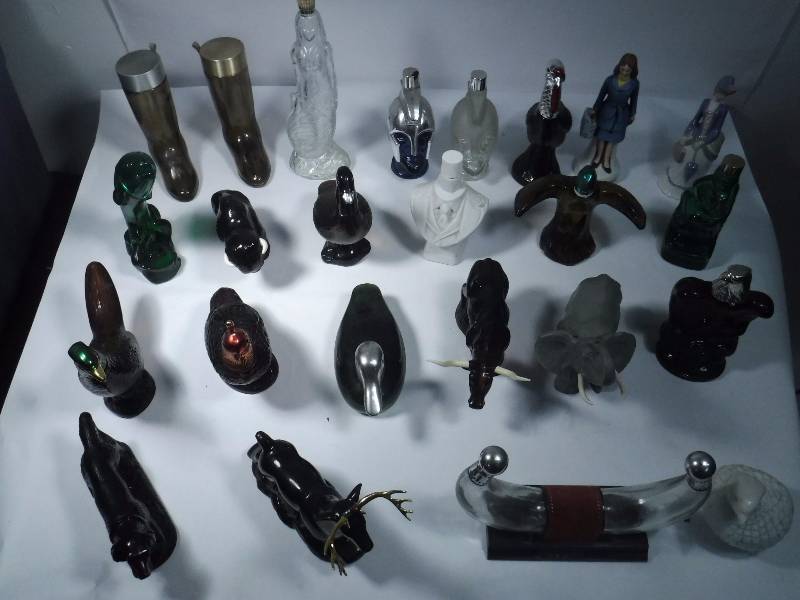 Lot of vintage Avon Cologne & Perfume Bottles