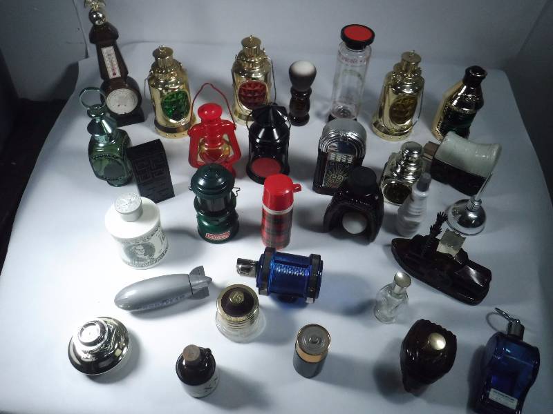 Lot of vintage Avon Cologne & Perfume Bottles