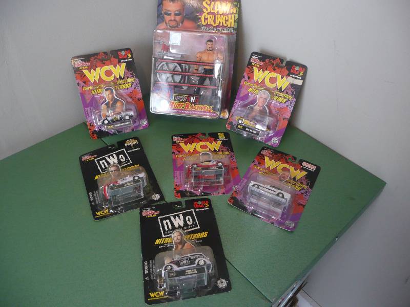 lot 11 image: VINTAGE WRESTLING ACTION FIGURES AND COLLECTIBLE CARS