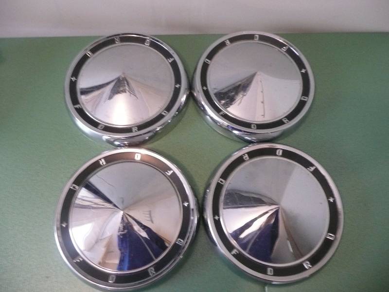 lot 23 image: 4 - 1950s FORD HUB CAPS - VERY COOL
