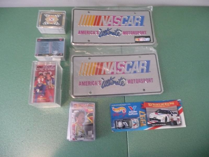 lot 26 image: NASCAR GROUP - CARDS,LICENSE PLATES & MORE