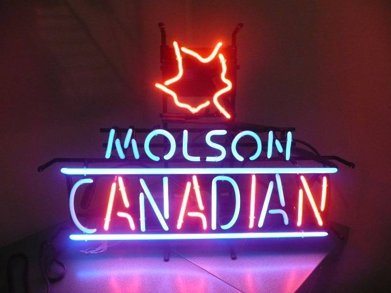 lot 38 image: MOLSON CANADIAN NEON LIGHT - WORKS GREAT