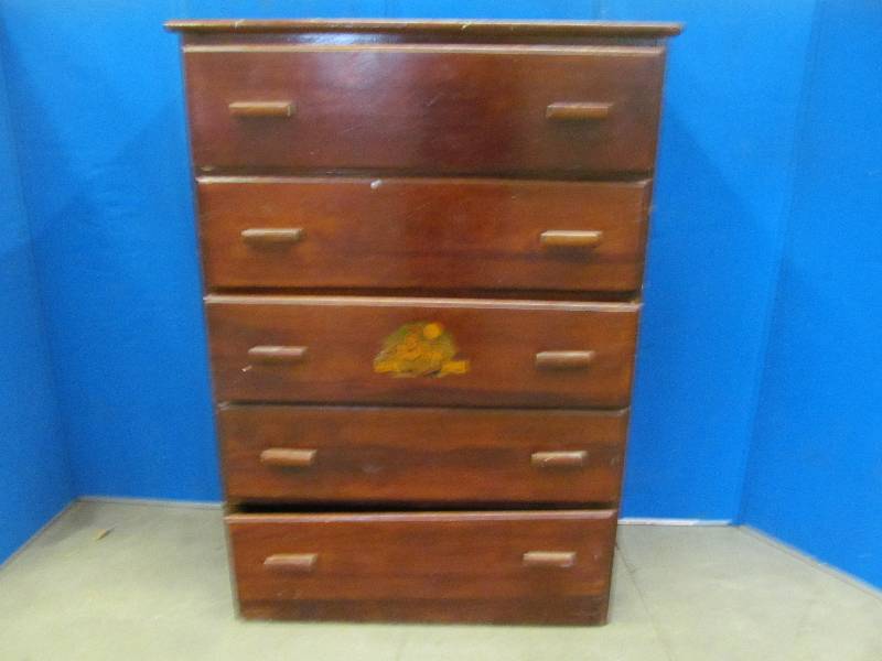 lot 2 image: Vintage Dresser