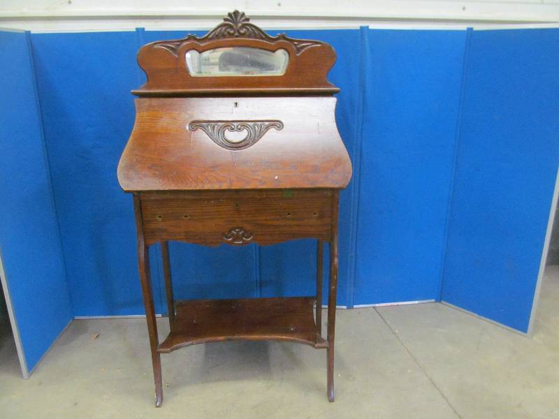 lot 7 image: Vintage Secretary Desk