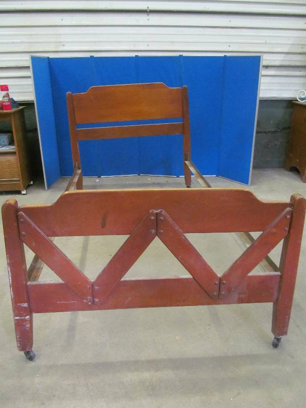 lot 8 image: Vintage Bed Frame