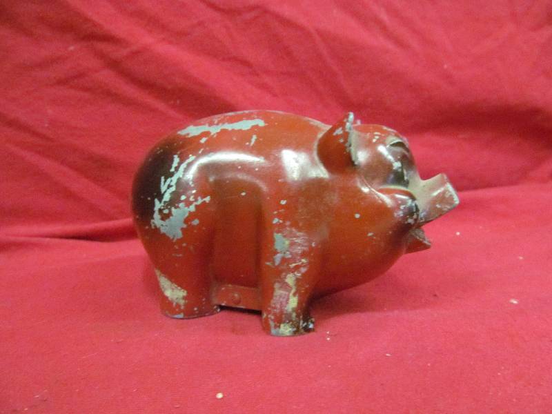 lot 11 image: Vintage Coin Bank