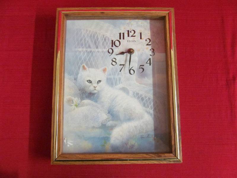 lot 19 image: Cat Clock