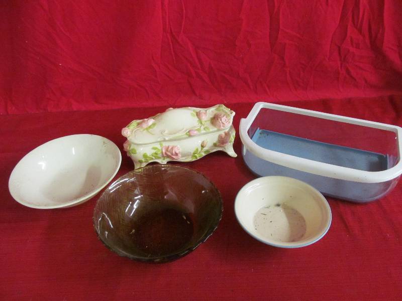 lot 84 image: Vintage Stemmed Dish