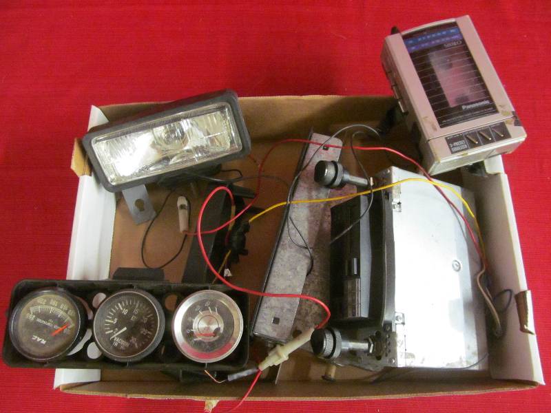 lot 94 image: Car StereoFog LightGauge Set