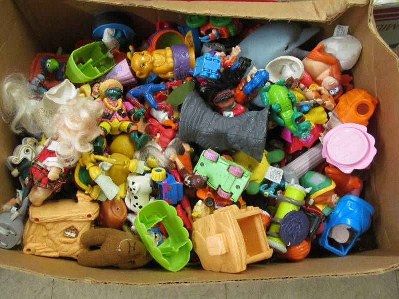 lot 100 image: Toys