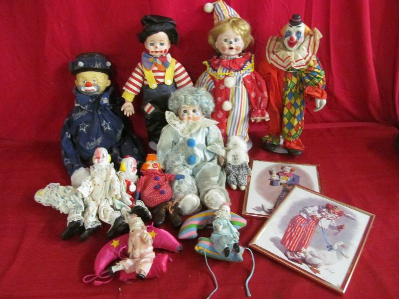 lot 106 image: Clown DollsPictures