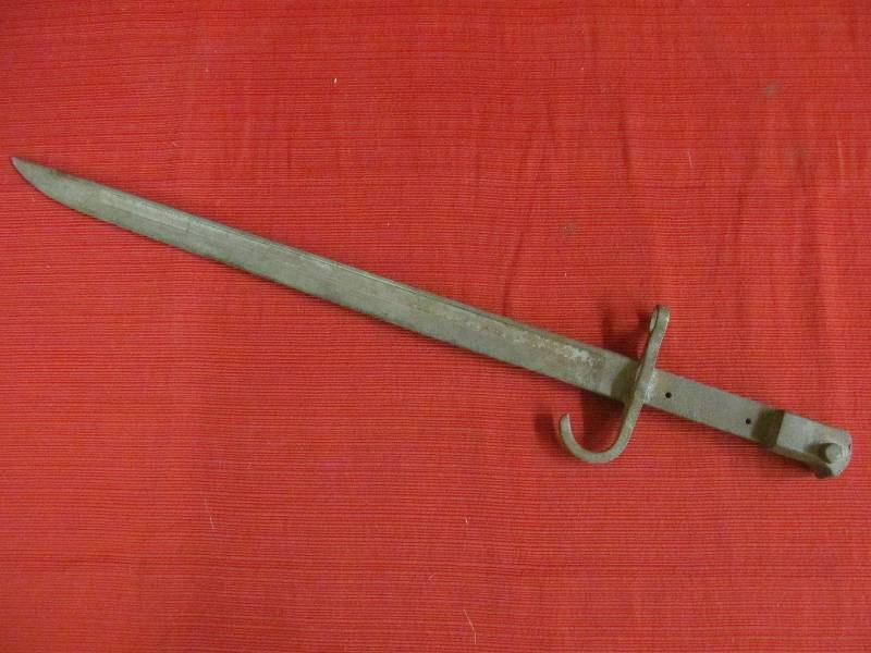 lot 108 image: Vintage Knife