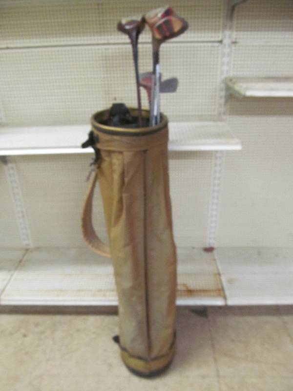 lot 123 image: Golf BagClubs