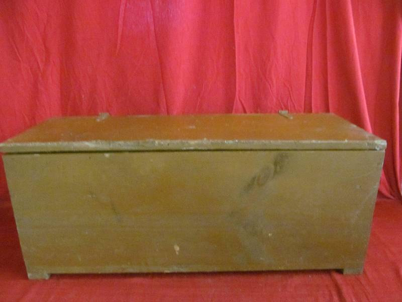 lot 124 image: Wood Box