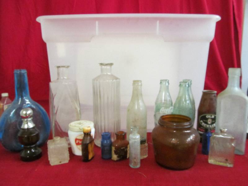 lot 128 image: Vintage Bottles