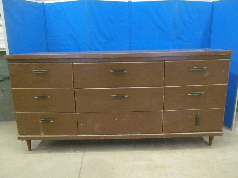 lot 142 image: Dresser