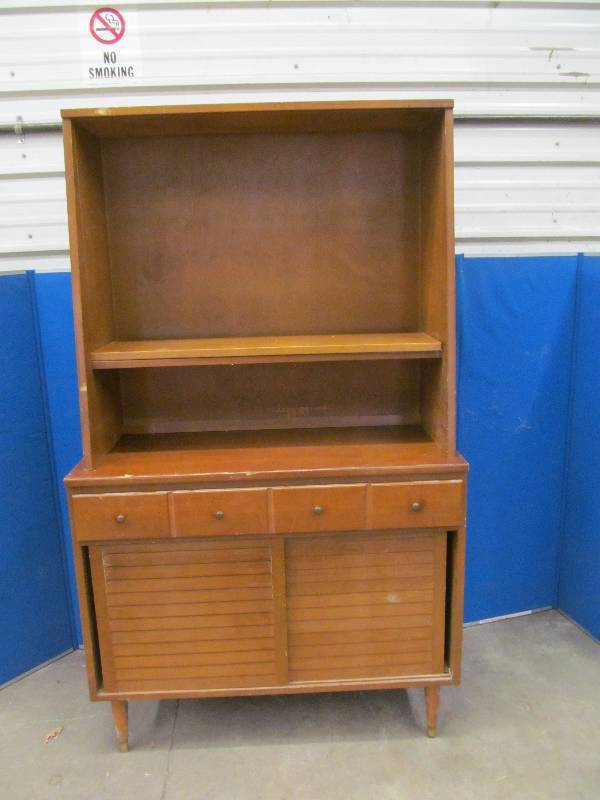 lot 143 image: Vintage Hutch