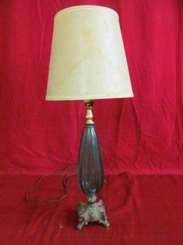 lot 145 image: Vintage Lamp