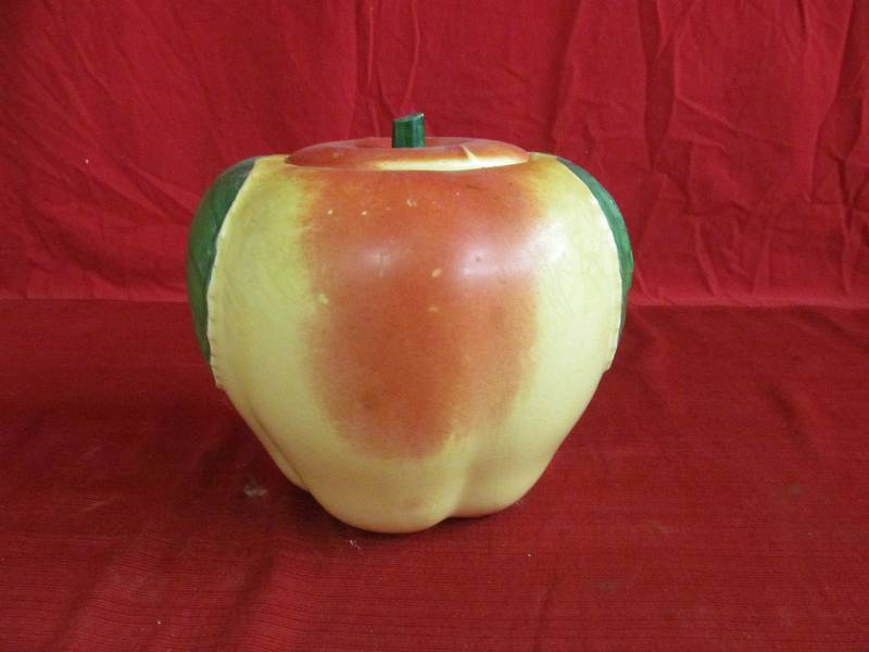 lot 149 image: Vintage Cookie Jar