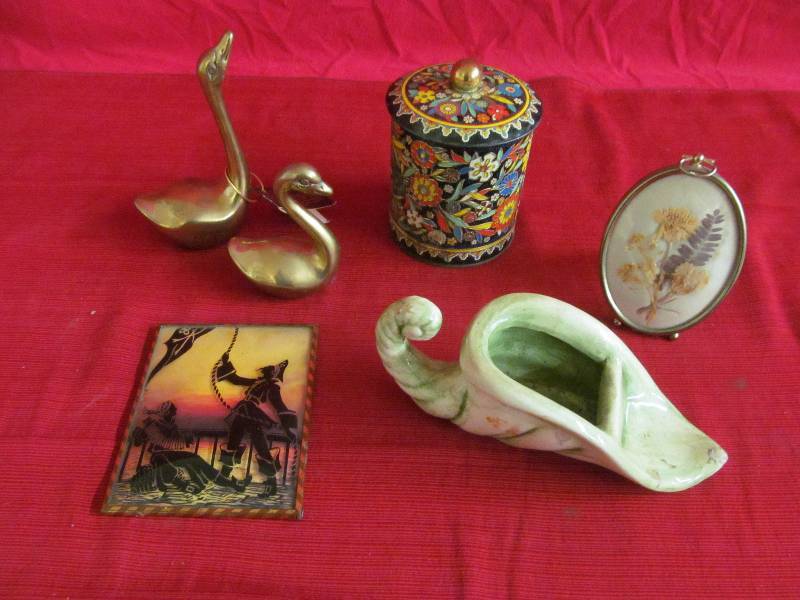 lot 153 image: Brass SwansPlanter
