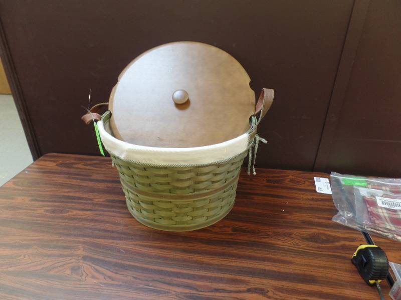 lot 501 image: Longaberger Bushel Basket