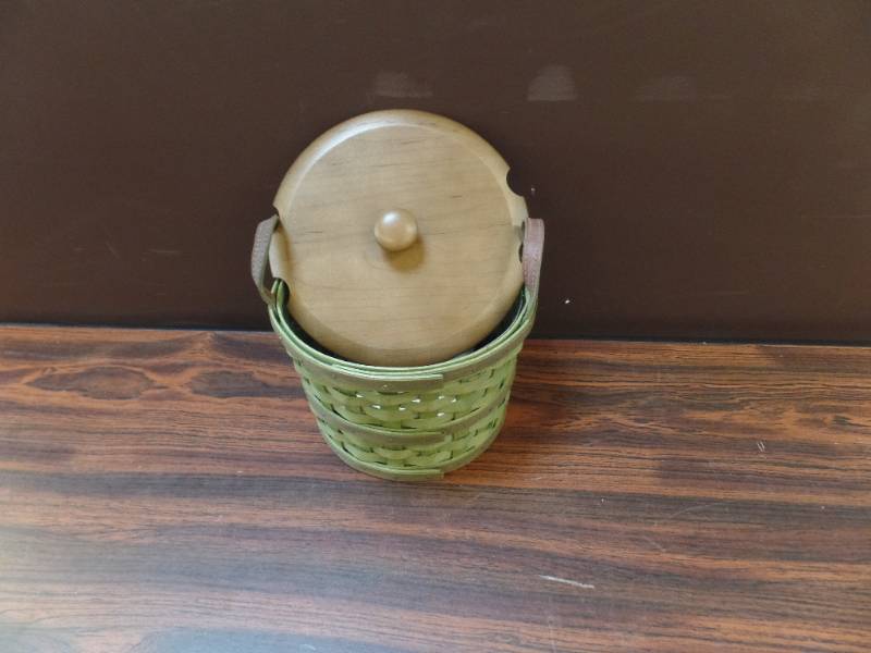 lot 503 image: Longaberger Bushel Basket
